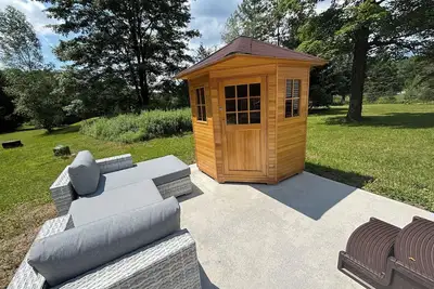 Image de The Blueberry Farm on 1. 5 acres of land, with hot tub and sauna