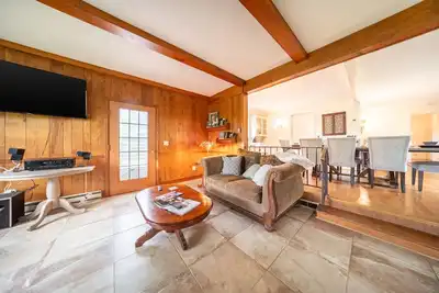 Image de Novelty Retreat: 3 Br 2 Bath Home: woods, King bed