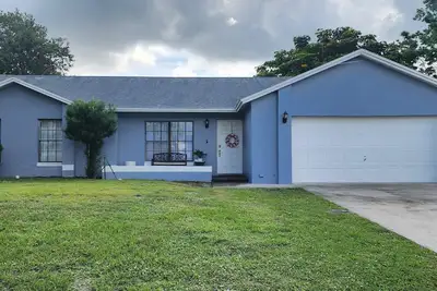 Image de Charming 3-bedroom Pool House with WiFi and Ac in Palm Bay