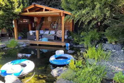 Image de Family Oasis w/Resort Facilities - swim pond, hot tub, deck, dock, ping-pong.