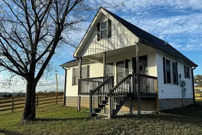 Image de Cozy cabin with loft in midst of farmland WiFi, Ac, washer-dryer