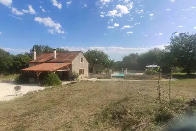 Image de Maison ancienne dans un coin de nature, au calme avec piscine