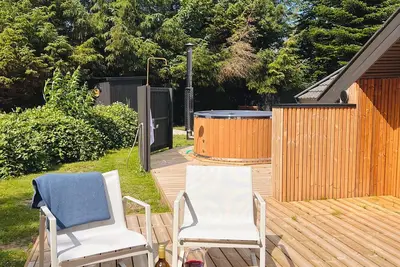 Image de Modern vacation home with private garden & hot tub - 500m to the beach