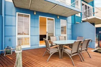Image de Waterfront Haven with Deck, Marina Views & Parking