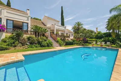 Image de Modern 6-Bedroom Villa in El ParaĂso, Marbella