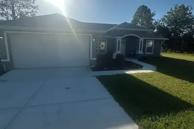 Image de 3 Bedroom Oasis close to the Gulf and Springs with fenced in backyard.