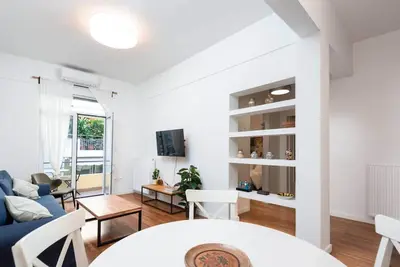 Image de Modern Apartment with Workspace & Balconies