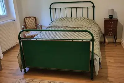 Image de Chambre privée avec douche et lavabo