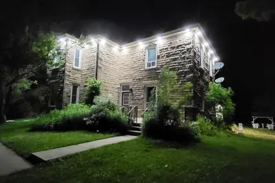 Image de Hills and Valleys of Silver Creek – A Timeless 5 Bedroom Century Home Retreat.