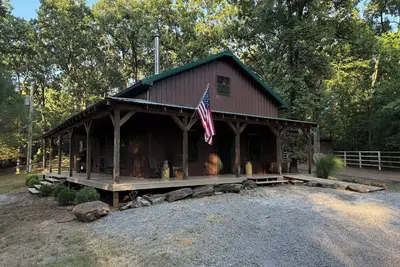 Image de Cozy pet friendly cabin about 5 minutes to Pettit Bay on Tenkiller Ferry Lake.