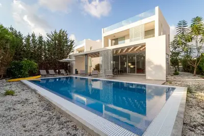 Image de Modern Luxury 4 Bedroom Villa - Coral Bay Tourist Location -5 Mins Walk to Beach