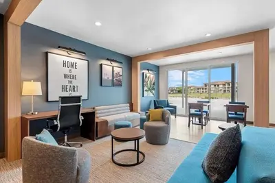 Image de Homey Suite w/ Top Features for Long-Term Comfort & Productivity