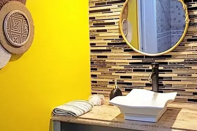Image de C0zy 1-bedroom apartment in Charlestown with Ac, WiFi