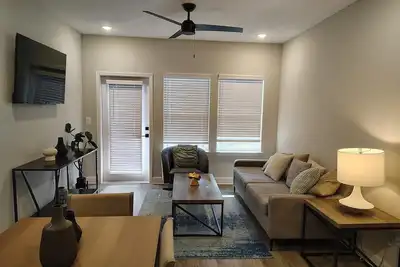 Image de Landing | Chic 1bd, Pool, Gym