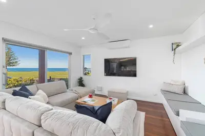 Image de Bulli Escape Bright Beachfront Stay and Scenic Views