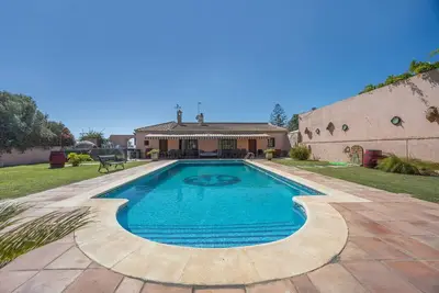 Image de Appartement 'Maison avec Jardin' avec Piscine, Wi-Fi et Climatisation