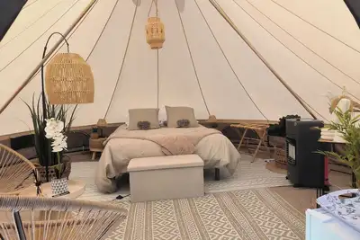 Image de Tente lodge avec jacuzzi privatif \"Le grand chêne\"