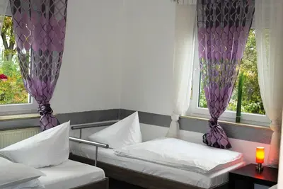 Image de Appartement 'Proche du centre' avec jardin privé, balcon et Wi-Fi