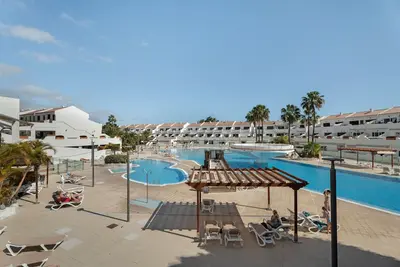 Image de Vacances 'Costa Serena' avec vue sur la montagne, piscine partagée et Wi-Fi