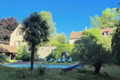 Image de Vaste propriété avec 2 maisons et 1 piscine chauffée à 1h20 au sud de Paris.