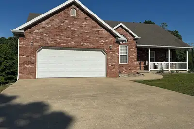 Image de Quiet Spacious Home in the Woods 10 minutes from Flw visitors center.