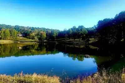 Image de Private! ! Charming Lake house on 20 acre private lake with sunset vi