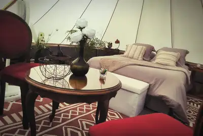 Image de Tente lodge \"esprit brocante\" et son jacuzzi privatif
