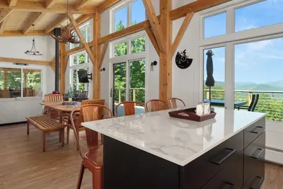 Image de New Construction ~Hot Tub~ The Headless Moose Lodge