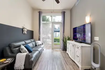 Image de Cute 1bd apartment w/backyard in The Domain!