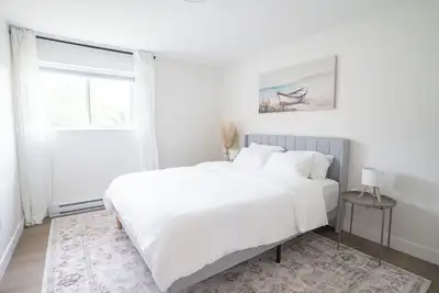 Image de Peaceful Suite near Vernon/Armstrong - Brand New