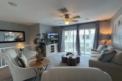 Image de Salty Breezes Condo 2bed 2bath second floor with e