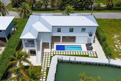 Image de Sunshine Getaway in Kcb <br> Luxury Pool Home