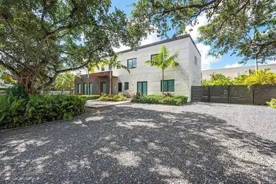 Image de 20% Off New 10br Luxury Oasis Home w/Private Pool, Billiards, Bbq, and More!
