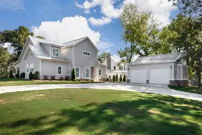 Image de Beautiful lake house in a charming community! ! Perfect for a relaxing getaway.
