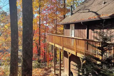 Image de Newly Renovated Cozy Mountain Cabin with Hot Tub and Views - 5 min to Clayton