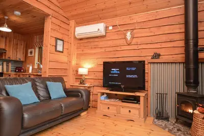 Image de Rowan Log Cabin - stylish & welcoming, private hot tub