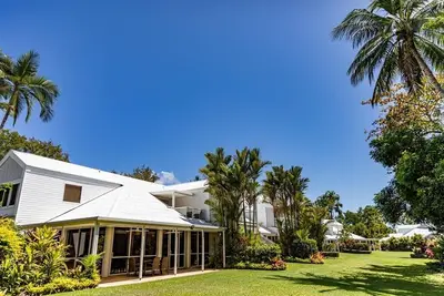 Image de Absolute Beachfront Villa located with the Mirage Resort grounds. Family friendly.