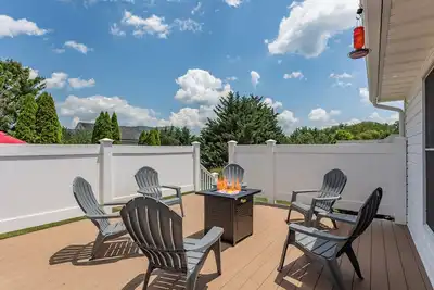 Image de Firepit, ping pong, jetted tub, and more! Minutes to Jmu, Massanutten + Snp!