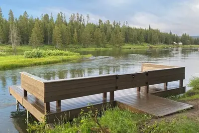 Image de Brand-new Waterfront Retreat w/ hot tub!