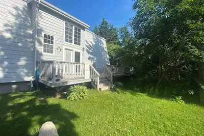 Image de Charming 3-bedroom cottage steps from picturesque Lakeside Beach