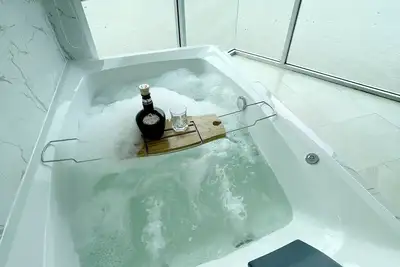 Image de PentHouse con Jacuzzi vista RĂo junto Wyndham
