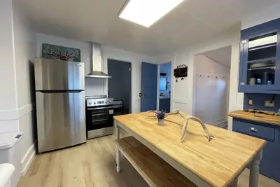 Image de Fun & Charming 3-bedroom house with WiFi, Ac and deck in delightful McGill