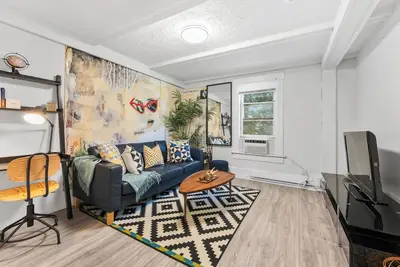 Image de Classic House in Heart of City + 2 Parking Spots
