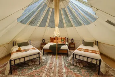 Image de Private Stargazing Tent Maple Haven – Peaceful Glamping w/ Fire Pit & Open Skies