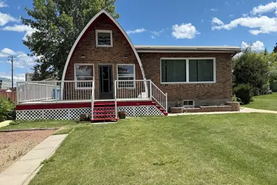 Image de Beachy Keen 2 steps away from lake where rustic meets charm. Pet friendly.
