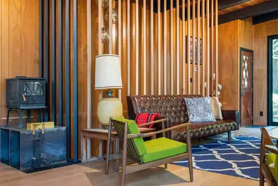 Image de Cozy 2-Br Stay w/ Pvt Decks & Scenic Forest Views