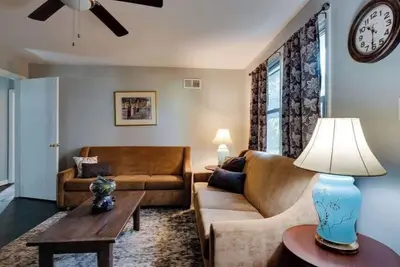 Image de Dock&Volleyball! Near Downtown - Royal Aubergine