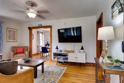 Image de Dock & Volleyball! Near Downtown - Golden Getaway