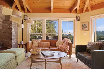 Image de Pet Friendly! 3br Forest Escape w Patio & Hot Tub