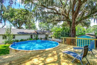 Image de Historic Savannah Charm: Pool & Peaceful Gazebo